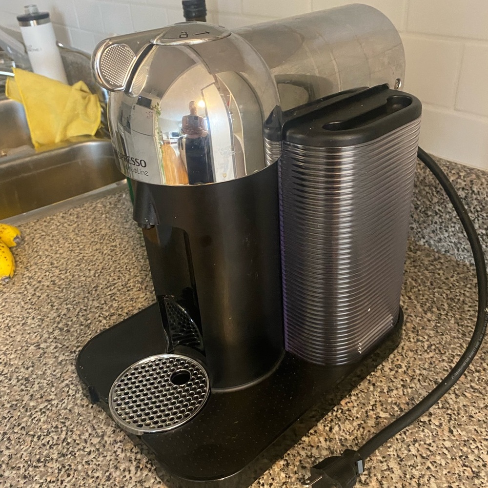 Nespresso vertuo Style Espresso Machine in Black & Silver